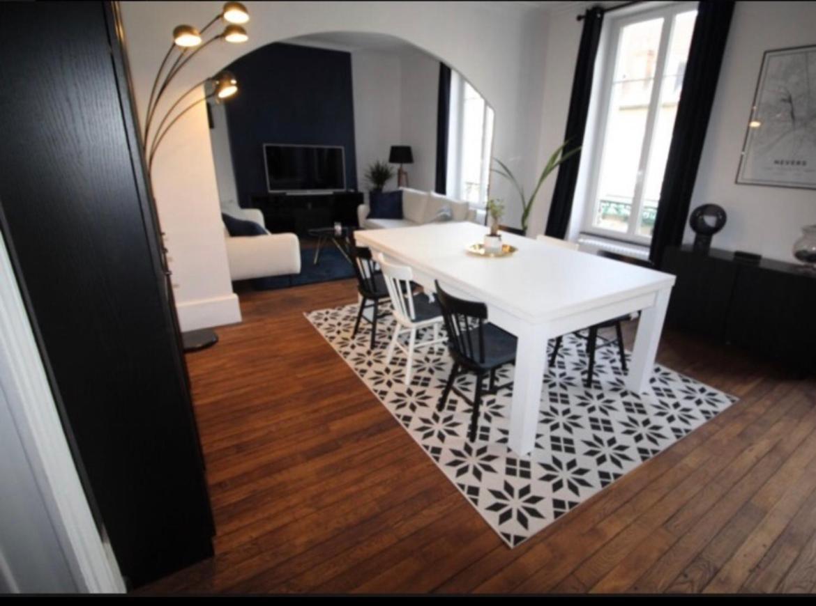 Appartement de charme en plein coeur de Nevers Buitenkant foto